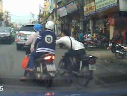 Truy bắt kẻ giật túi xách ở cầu Thủ Thiêm khiến 1 cô gái tử vong