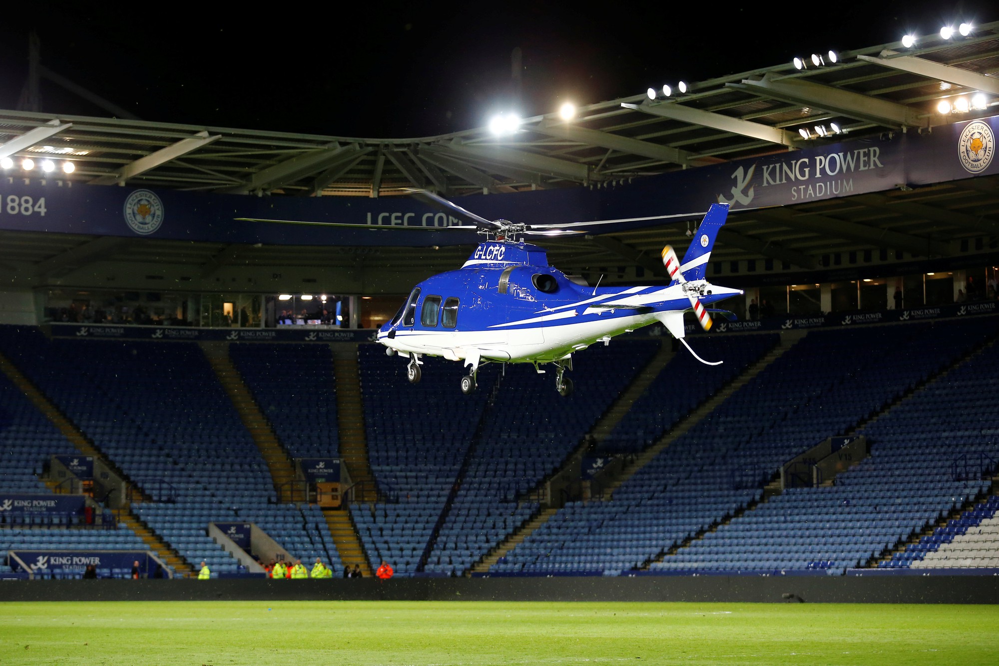 Máy bay Chủ tịch Leicester gặp nạn, bốc cháy bên ngoài sân King Power