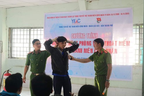 Trang bị kỹ năng tự vệ cho c&ocirc;ng nh&acirc;n - Ảnh 1.