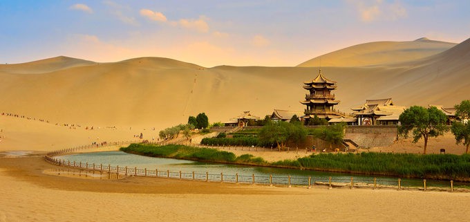 Khung cảnh ấn tượng tr&ecirc;n con đường tơ lụa d&agrave;i 6.500 km - Ảnh 3.