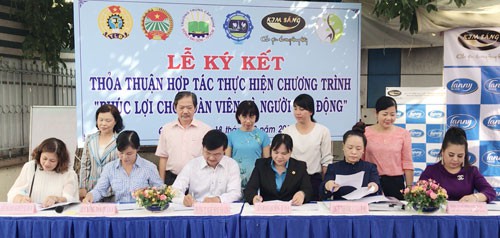 Ký kết hợp tác chăm lo cho đoàn viên - Ảnh 1.