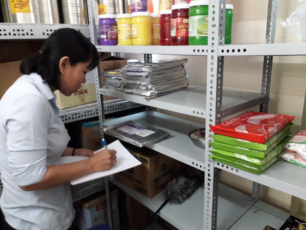 Vụ ngộ độc thực phẩm Tân Phú: Chà bông gà nhiễm tụ cầu vàng - Ảnh 1.