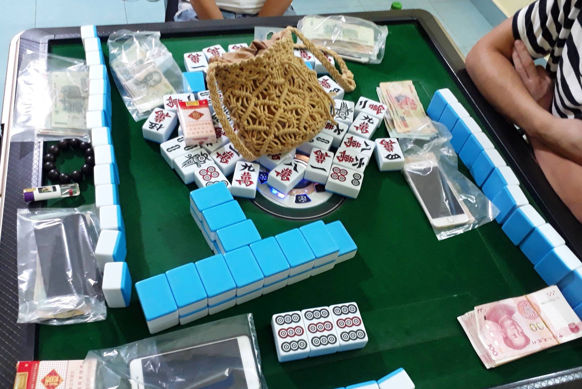 Người Trung Quốc sang Nha Trang tổ chức đánh bạc - Ảnh 2.