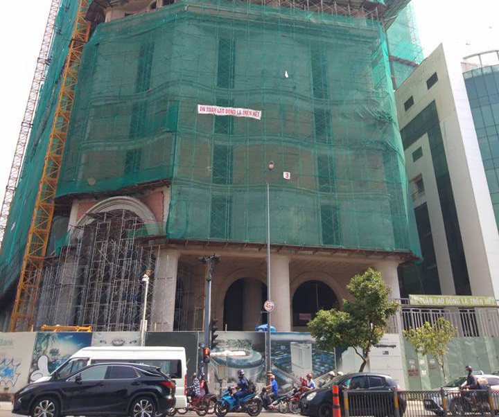 Thanh niên rơi từ tầng 17 của một tòa nhà đang xây ở quận 3