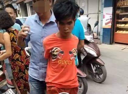 Táo tợn xông vào cướp tiệm vàng, bị bắt tại trận