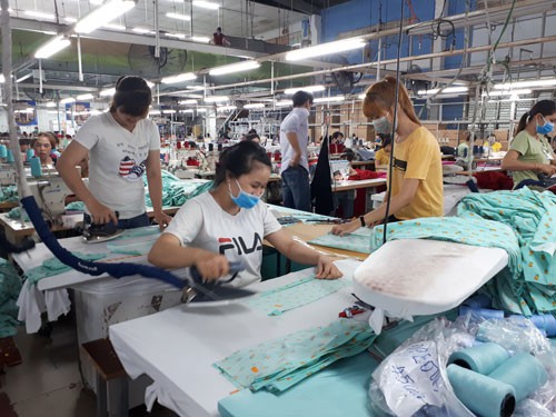 Hợp đồng lao động: Gỡ mãi chưa hết vướng