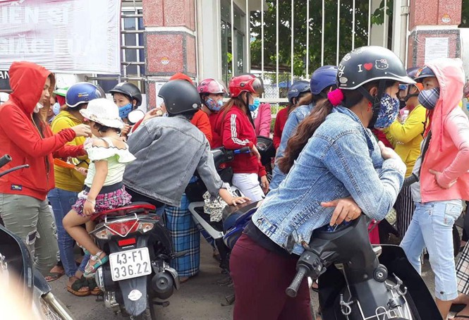Công nhân nghèo thành 'chủ nợ'