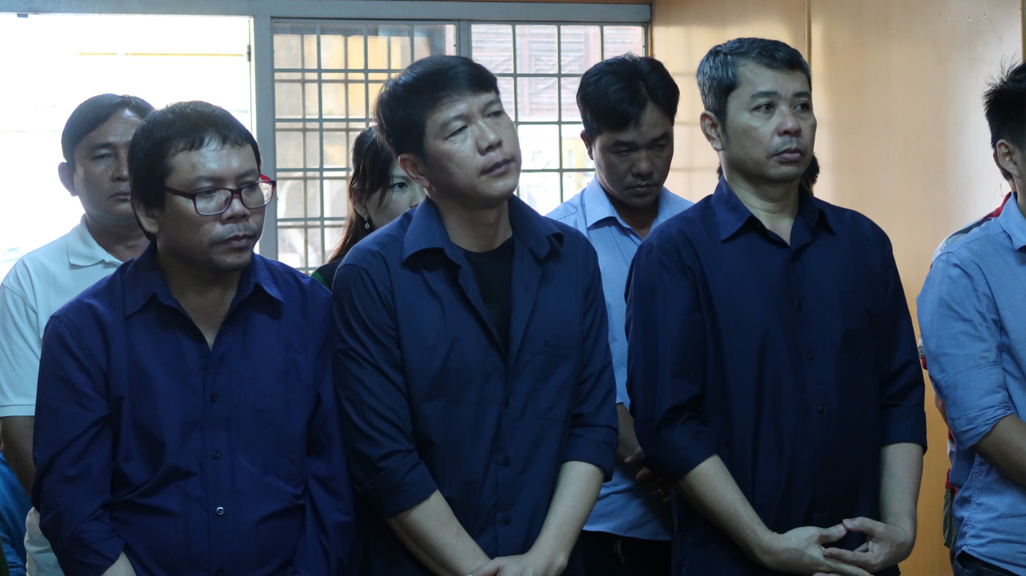 Vụ bán logo xe vua: Nguyên CSGT và 9 người liên quan lãnh án - Ảnh 1.