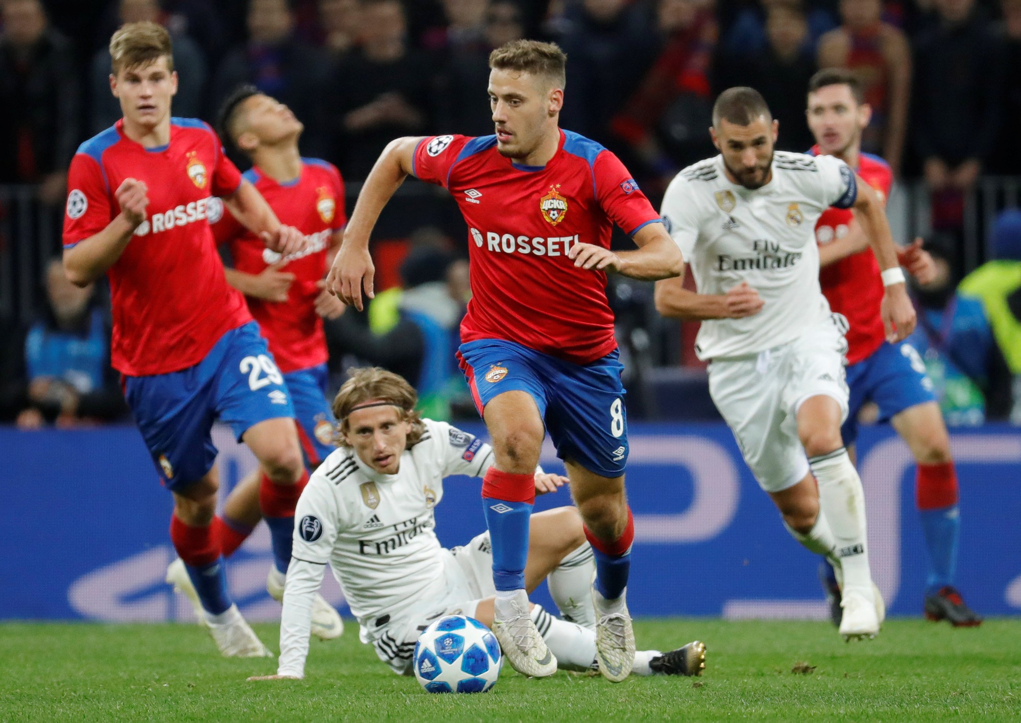 Toni Kroos hoá tội đồ, Real Madrid thua tức tưởi ở Moscow