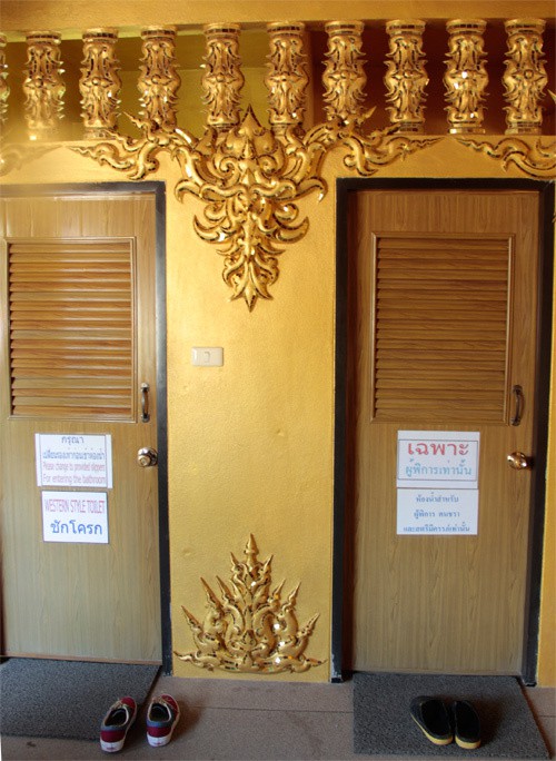 Nhà vệ sinh công cộng đẹp như cung điện dát vàng - Ảnh 9.