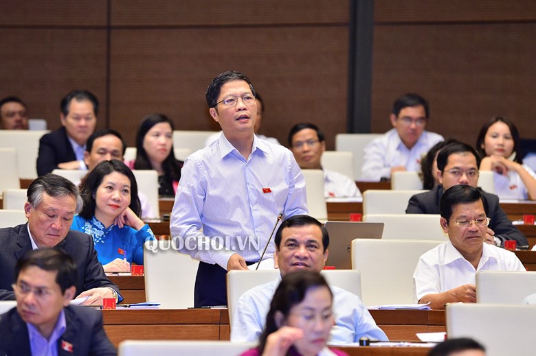 Bộ trưởng Trần Tuấn Anh nói gì về việc thuế giảm nhưng giá ô tô không giảm?