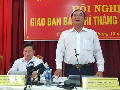 Họp báo vụ đổi 100 USD: Không trả lời việc tịch thu 20 viên kim cương
