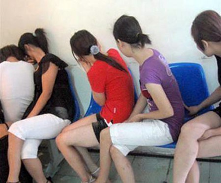 Những văn bản vô lý trước quy định sinh viên bán dâm