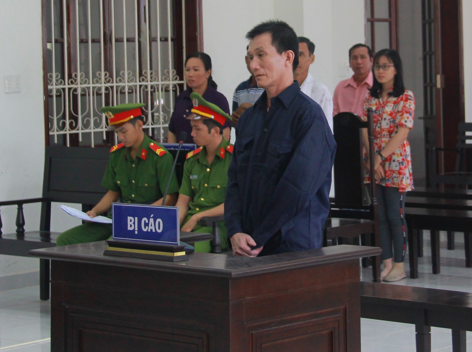 Gã đàn ông lên kế hoạch giết bạn vì yêu đơn phương vợ bạn