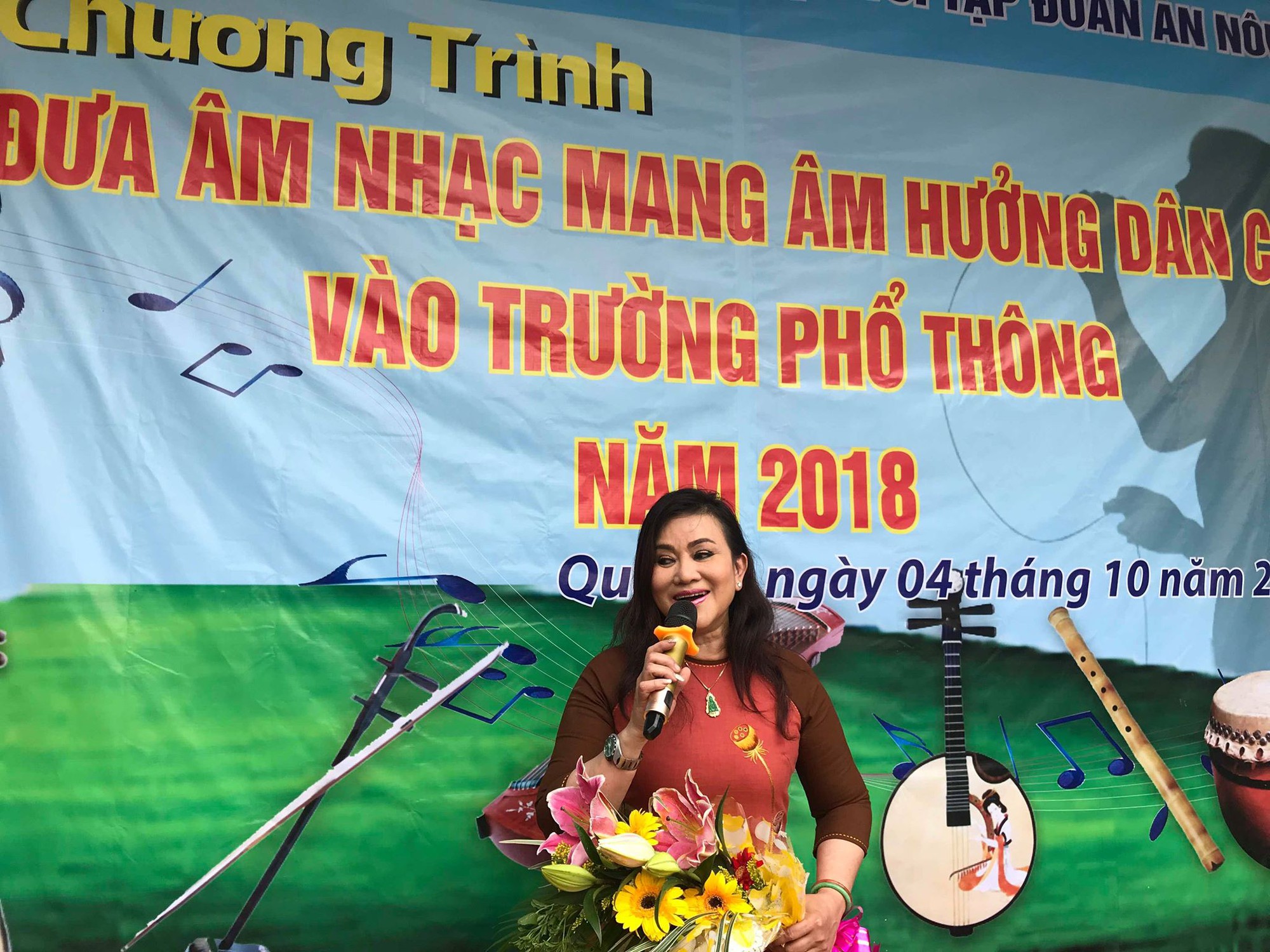 NS Cẩm Thu nối nghiệp cha, viết bài vọng cổ - Ảnh 4.