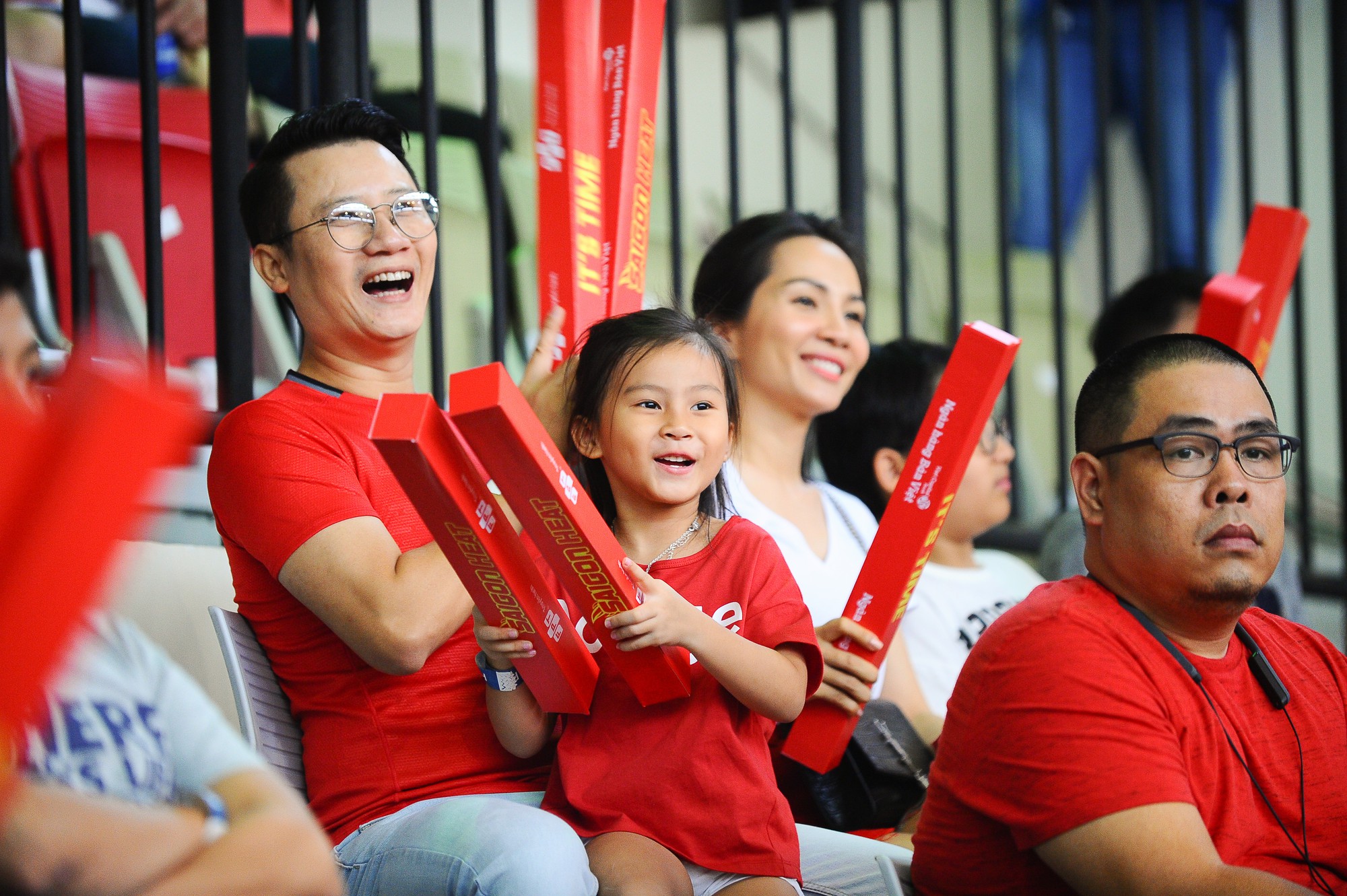 Khi giới showbiz trở th&agrave;nh fan ruột thể thao - Ảnh 5.