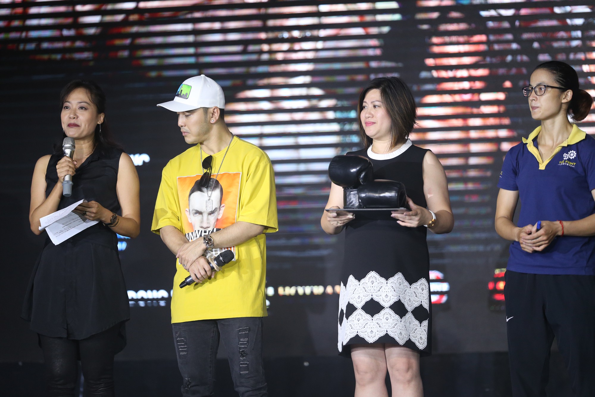 Khi giới showbiz trở th&agrave;nh fan ruột thể thao - Ảnh 10.