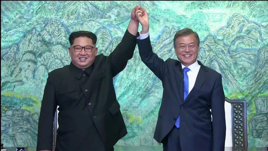 Bộ ba Kim - Moon - Trump: Ứng vi&ecirc;n giải Nobel H&ograve;a b&igrave;nh 2018 - Ảnh 1.