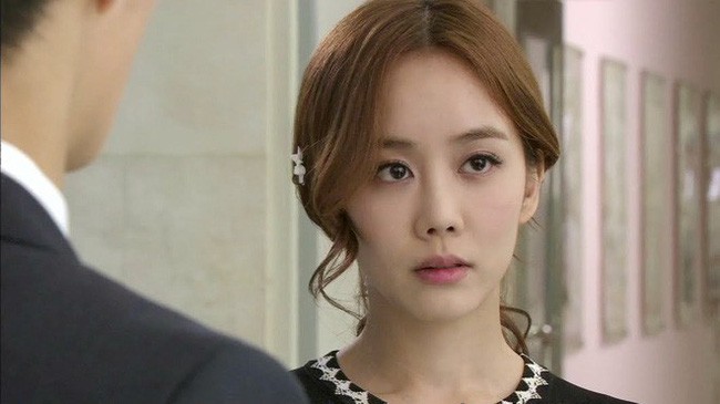 Phản ứng bất ngờ của vợ khiến chồng cũ muối mặt