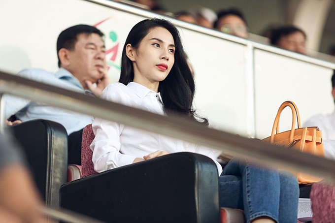 Khi giới showbiz trở th&agrave;nh fan ruột thể thao - Ảnh 9.