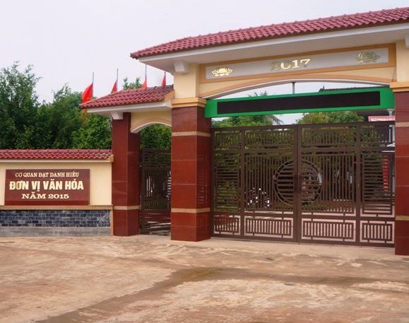 Bắt 2 kẻ xông vào phòng chủ tịch xã đang họp đánh người nhập viện