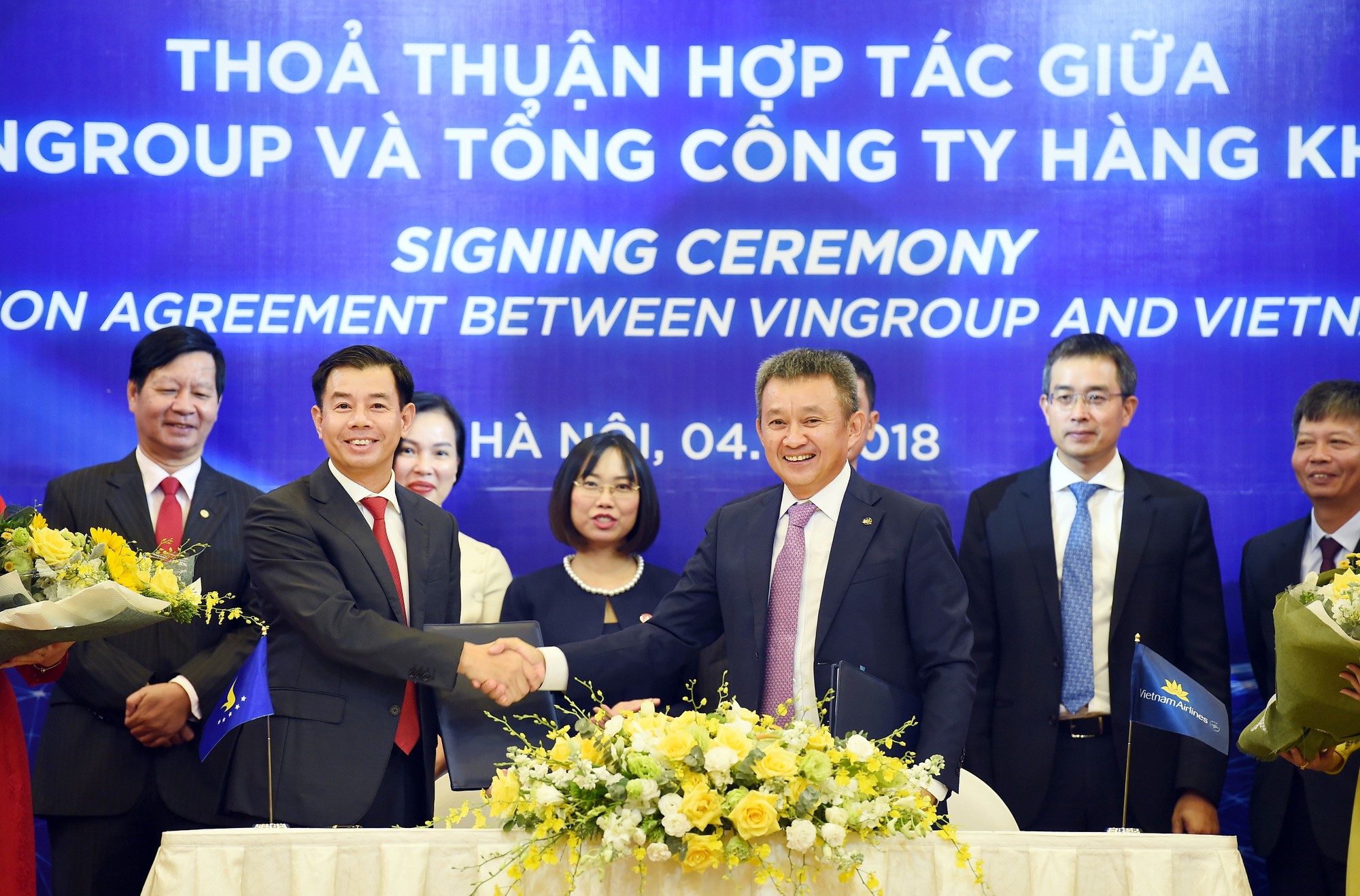 Vietnam Airlines - Vingroup "bắt tay"