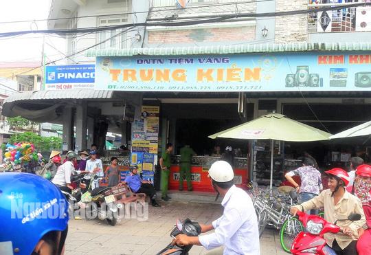 Kẻ cướp tiệm vàng bị bắt khi đang trên đường tẩu thoát