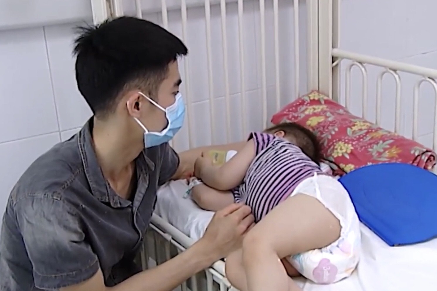 Virus tay ch&acirc;n miệng từng khiến hơn 100 trẻ tử vong nguy hiểm thế n&agrave;o? - Ảnh 1.