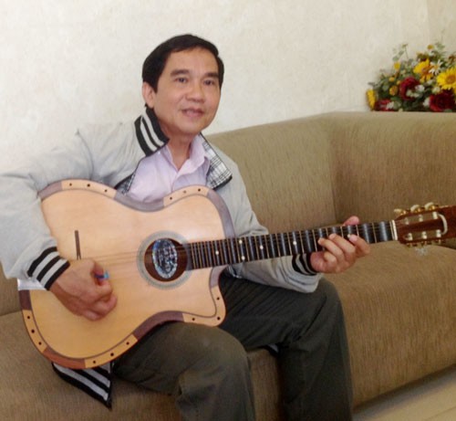 Tự hào viên ngọc cải lương 100 tuổi: Biến nhạc cụ Tây thành guitar cải lương - Ảnh 1.