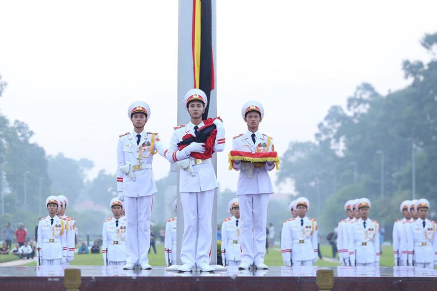 Xúc động lễ treo cờ rủ Quốc tang nguyên Tổng Bí thư Đỗ Mười