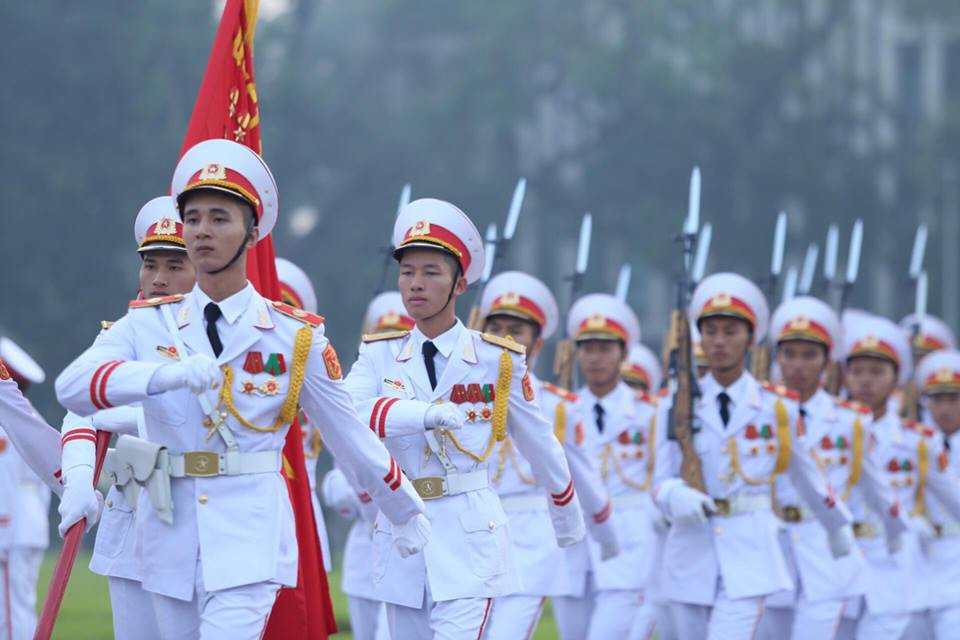X&uacute;c động lễ treo cờ rủ Quốc tang nguy&ecirc;n Tổng B&iacute; thư Đỗ Mười - Ảnh 7.