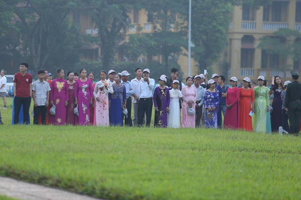 X&uacute;c động lễ treo cờ rủ Quốc tang nguy&ecirc;n Tổng B&iacute; thư Đỗ Mười - Ảnh 22.