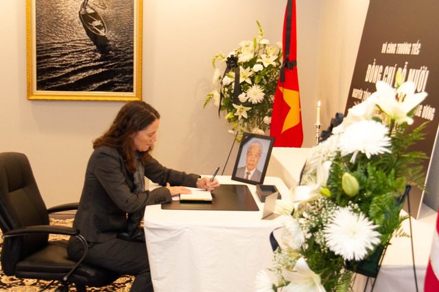 quyền phó trợ lý ngoại trưởng patricia mahoney