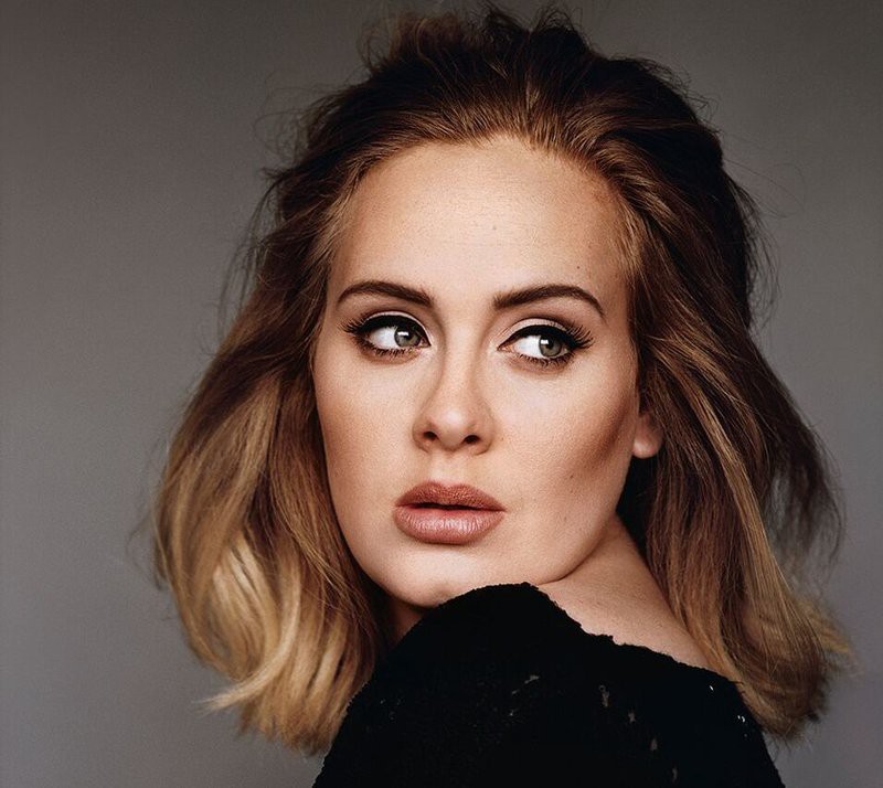Adele ngồi không vẫn thu bộn tiền