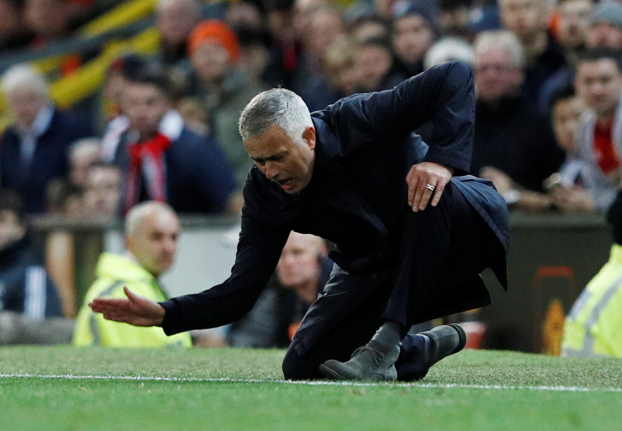 Kịch t&iacute;nh vỡ o&agrave;, Man United ngược d&ograve;ng hạ Newcastle tại Old Trafford - Ảnh 9.