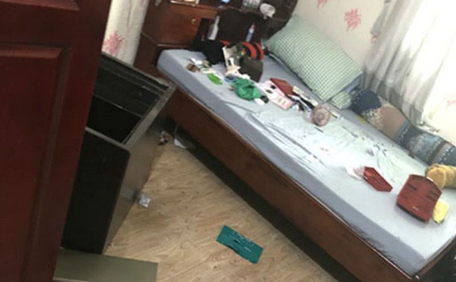 Đi xa về gia chủ lặng người thấy phòng ngủ bị đảo lộn