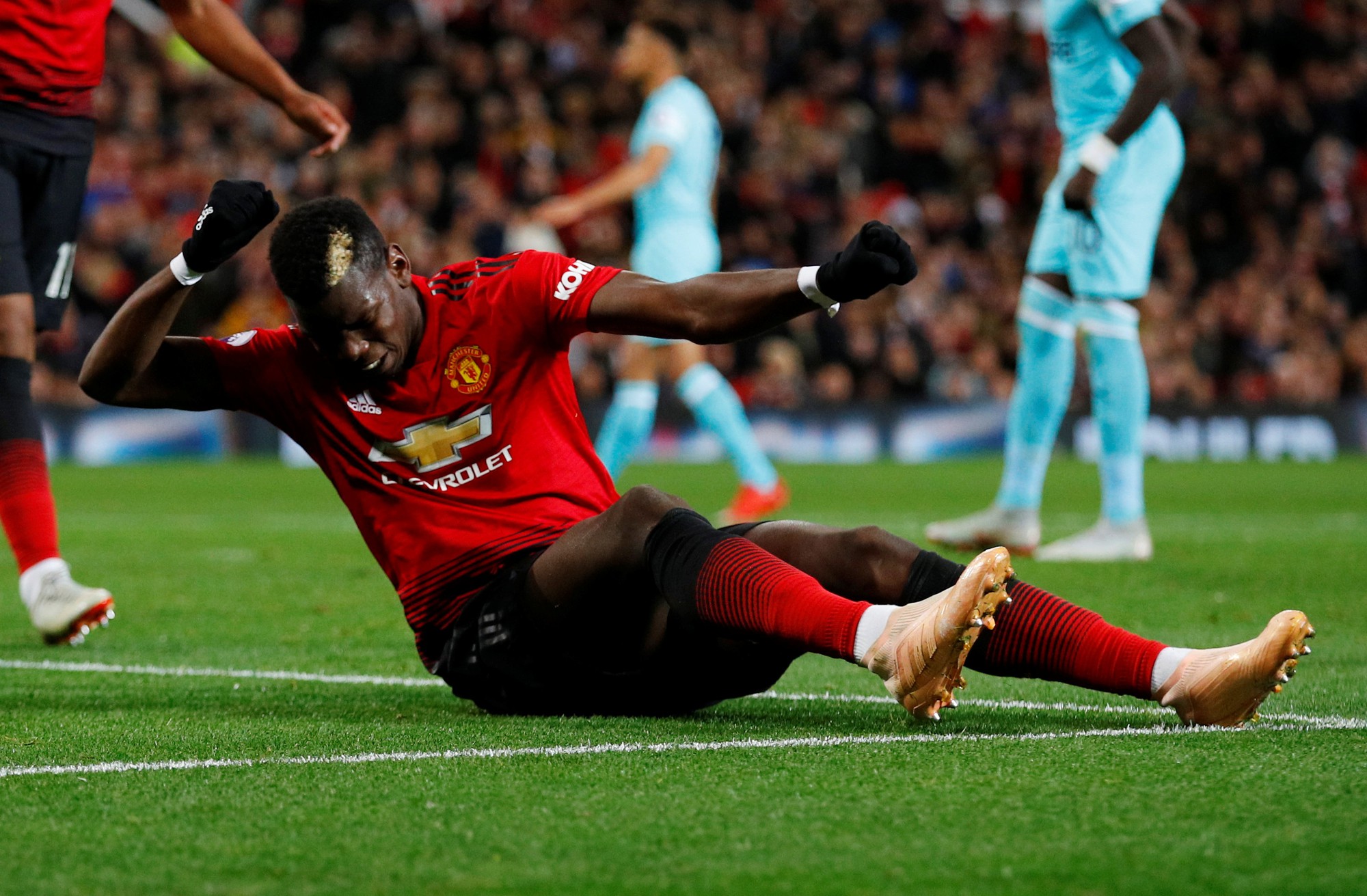 Kịch t&iacute;nh vỡ o&agrave;, Man United ngược d&ograve;ng hạ Newcastle tại Old Trafford - Ảnh 5.