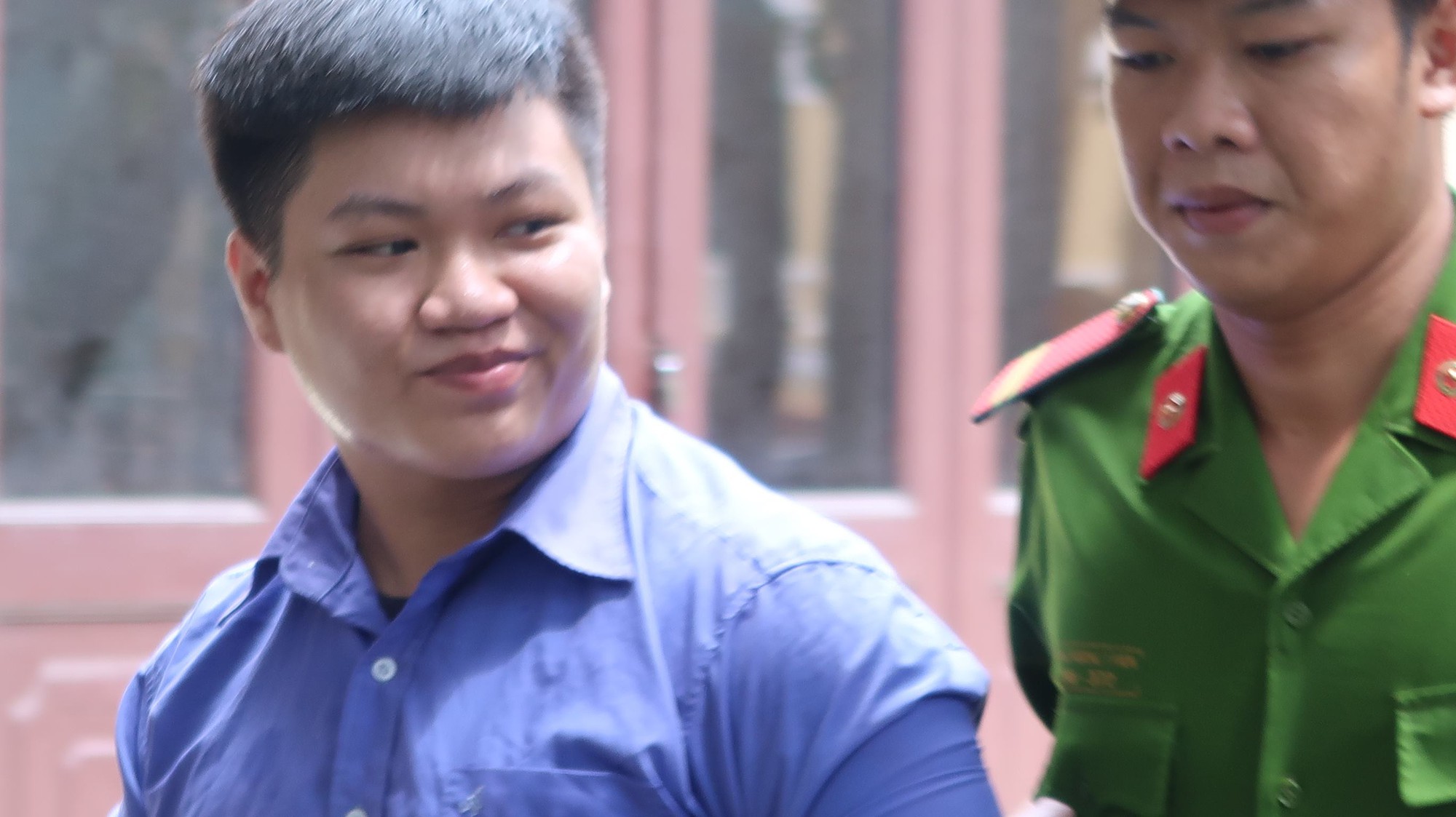 Thanh niên chém đứt bàn tay người khác thoát tội giết người