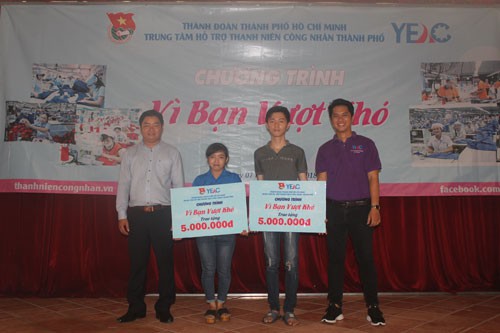 Hỗ trợ công nhân khó khăn bằng lượt like trên Facebook