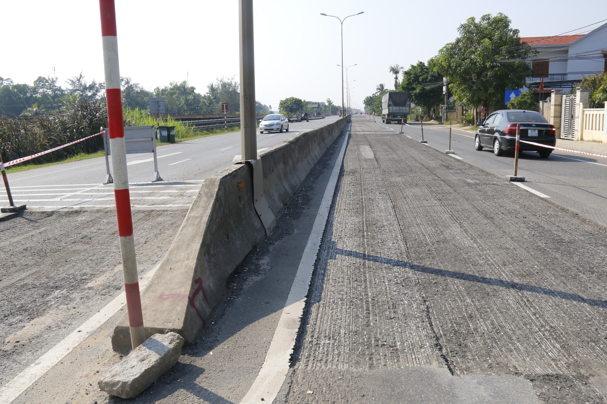 Cận cảnh v&aacute; v&iacute;u quốc lộ ng&agrave;n tỉ ở Quảng Nam - Ảnh 11.