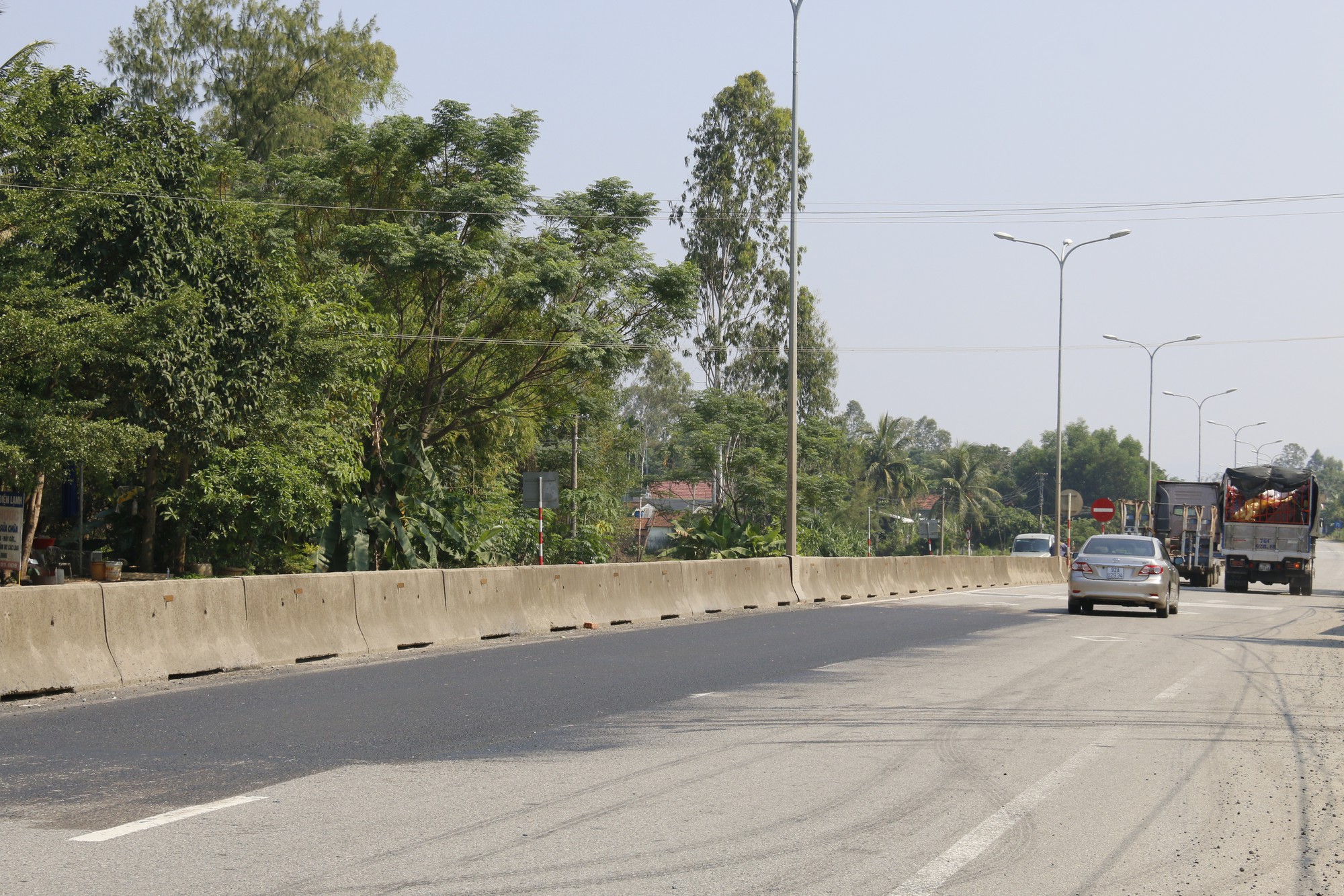 Cận cảnh v&aacute; v&iacute;u quốc lộ ng&agrave;n tỉ ở Quảng Nam - Ảnh 10.