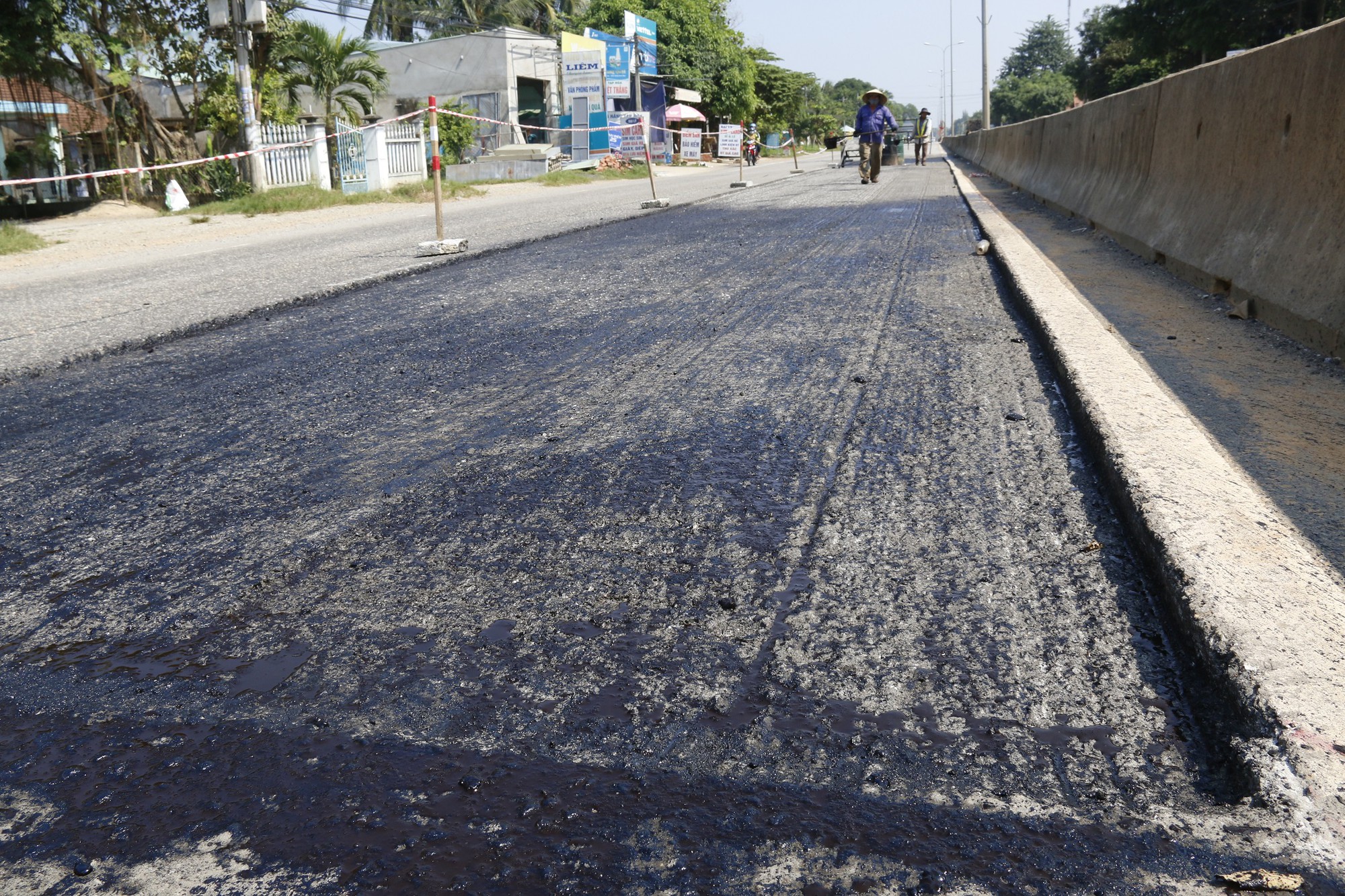 Cận cảnh v&aacute; v&iacute;u quốc lộ ng&agrave;n tỉ ở Quảng Nam - Ảnh 8.