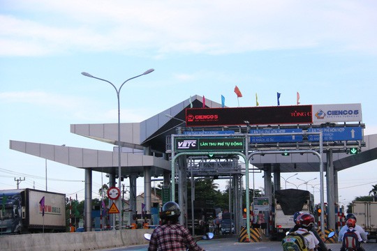 Cận cảnh v&aacute; v&iacute;u quốc lộ ng&agrave;n tỉ ở Quảng Nam - Ảnh 15.