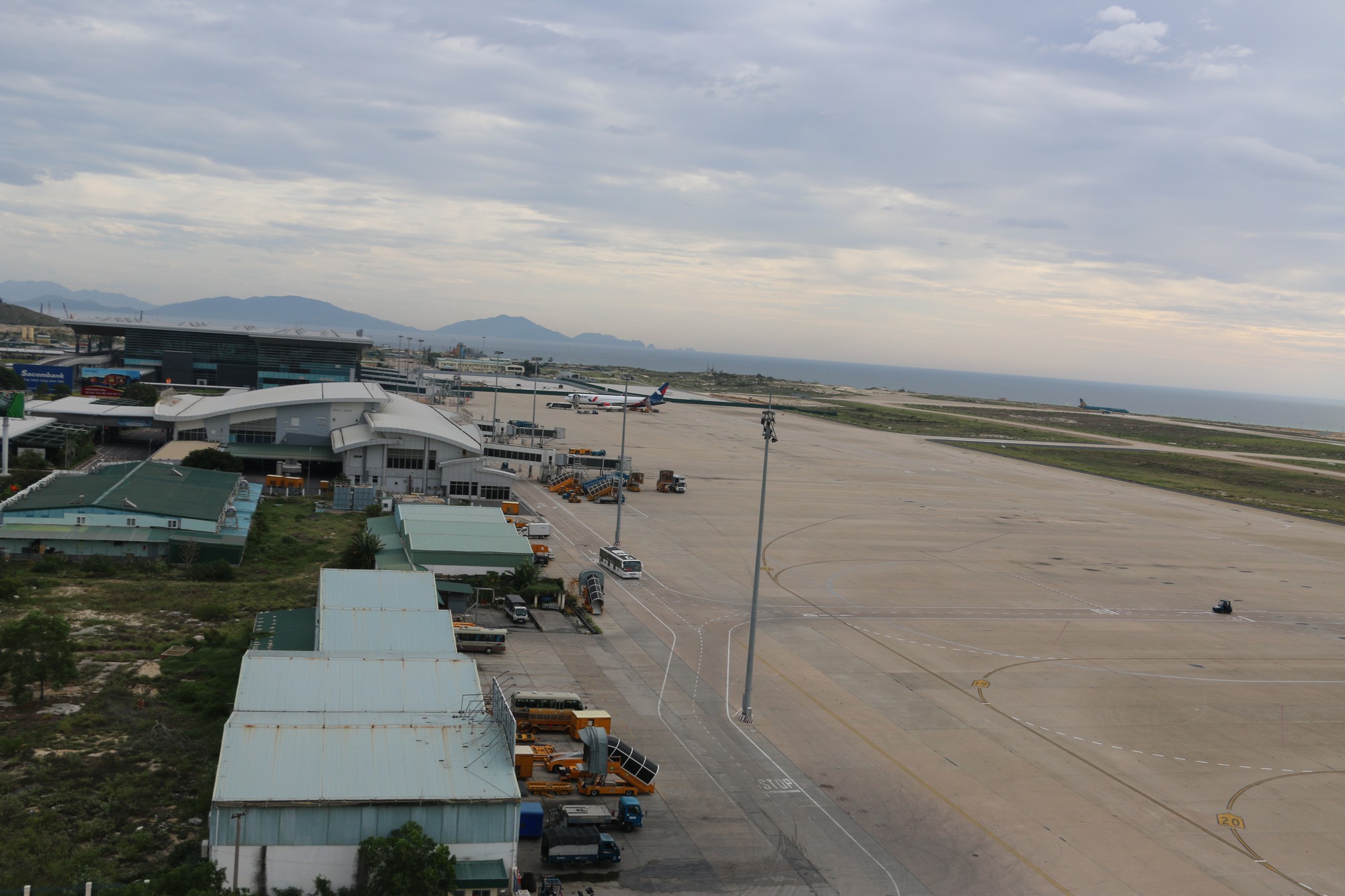 Sân bay Cam Ranh xuống cấp nặng