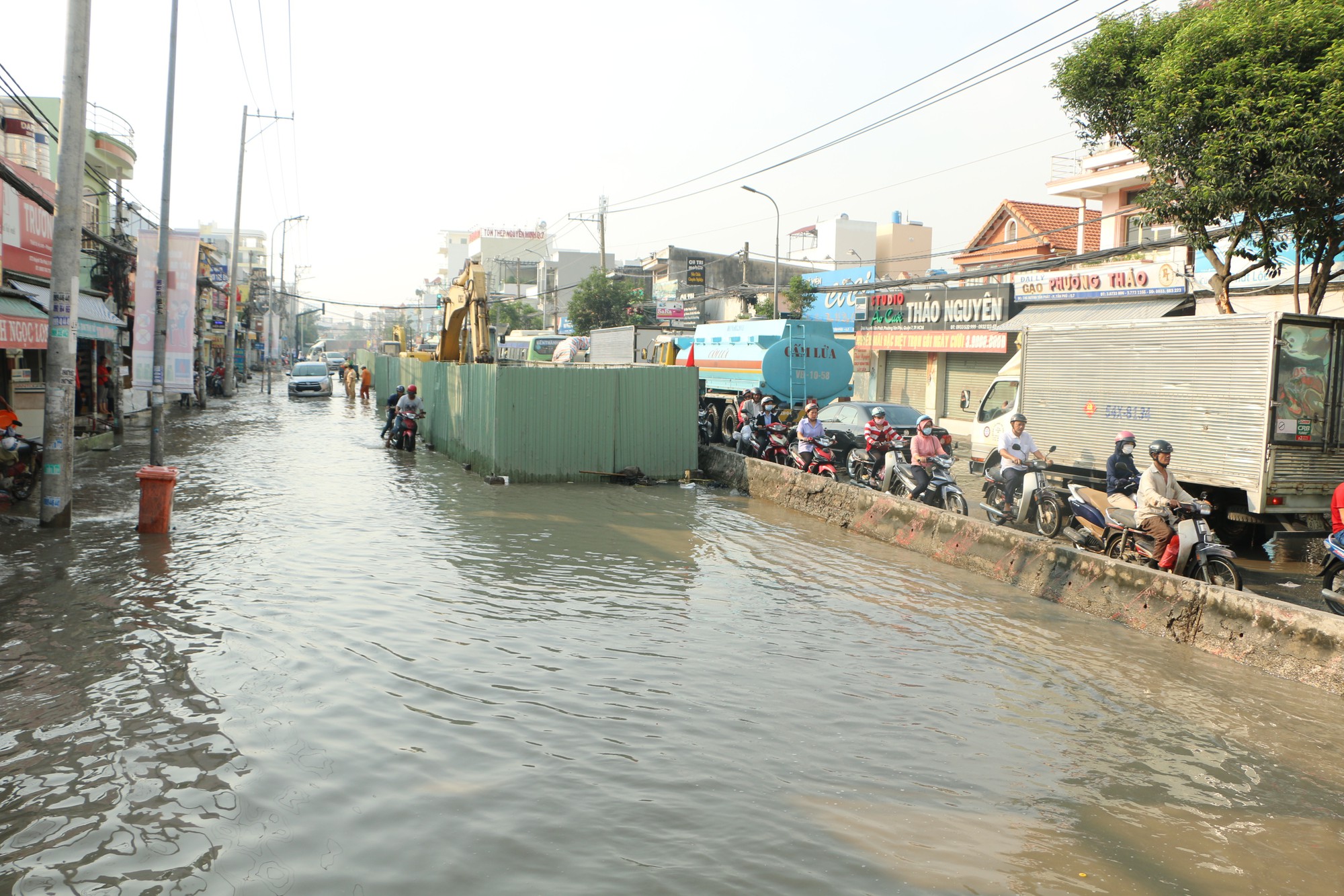 Lộ th&ecirc;m &ldquo;thủ phạm&rdquo; g&acirc;y ngập ở khu Nam S&agrave;i G&ograve;n - Ảnh 1.