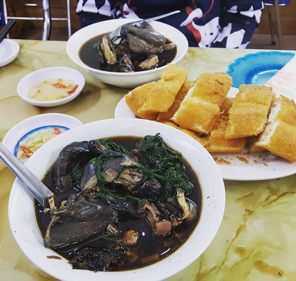 Lẩu cá hồi, rau mầm đá hấp dẫn du khách đến Sa Pa mùa này