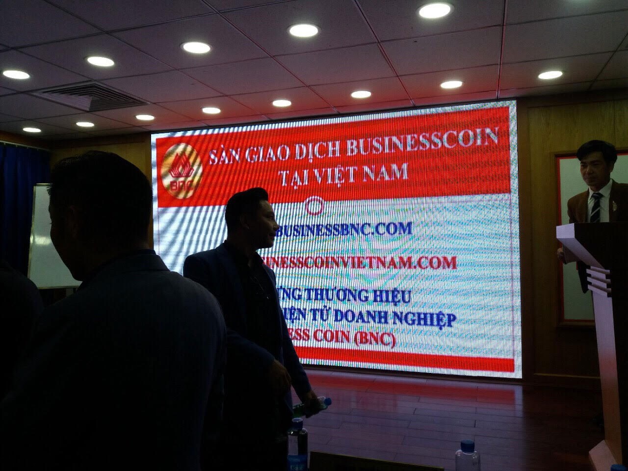 Tiền ảo thoát xác và "nổ" vang trời!