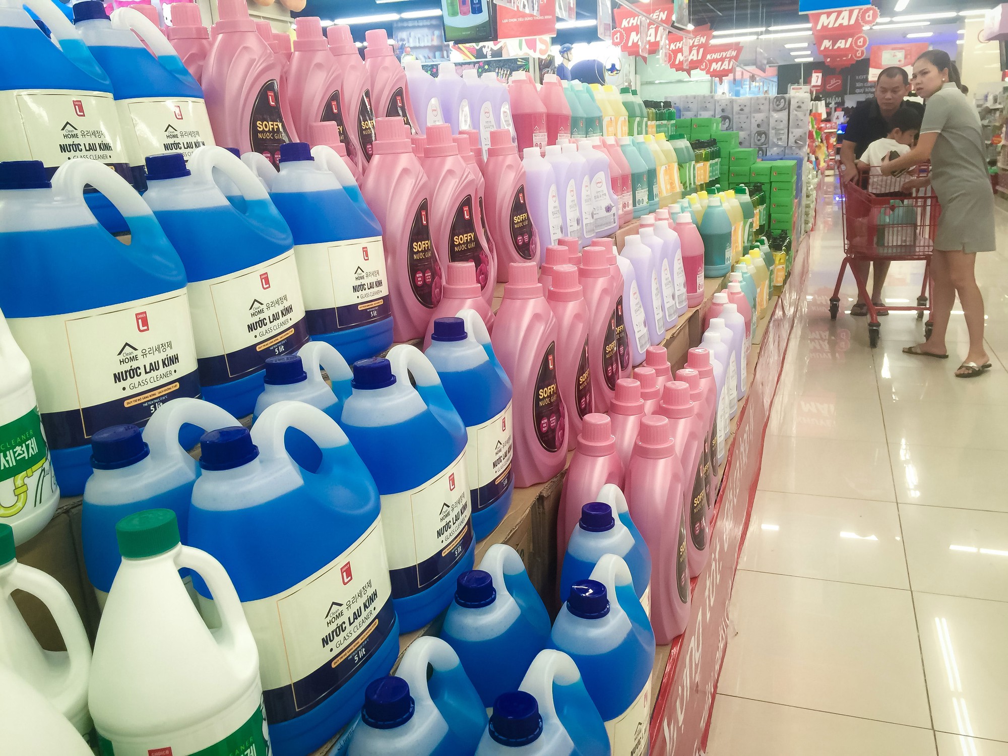 Dè dặt đầu tư hàng nhãn riêng