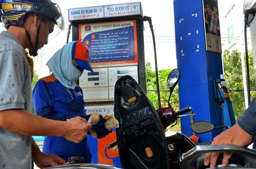 Xăng RON 95 tăng giá mạnh do đâu?