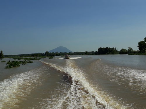 Đi qua miền đất nắng